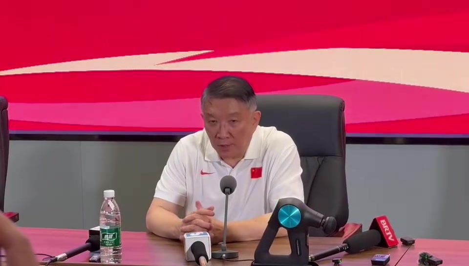 宫鲁鸣:张子宇和姚明差不多重&摔一跤吓人一跳 脚步&对抗都要学